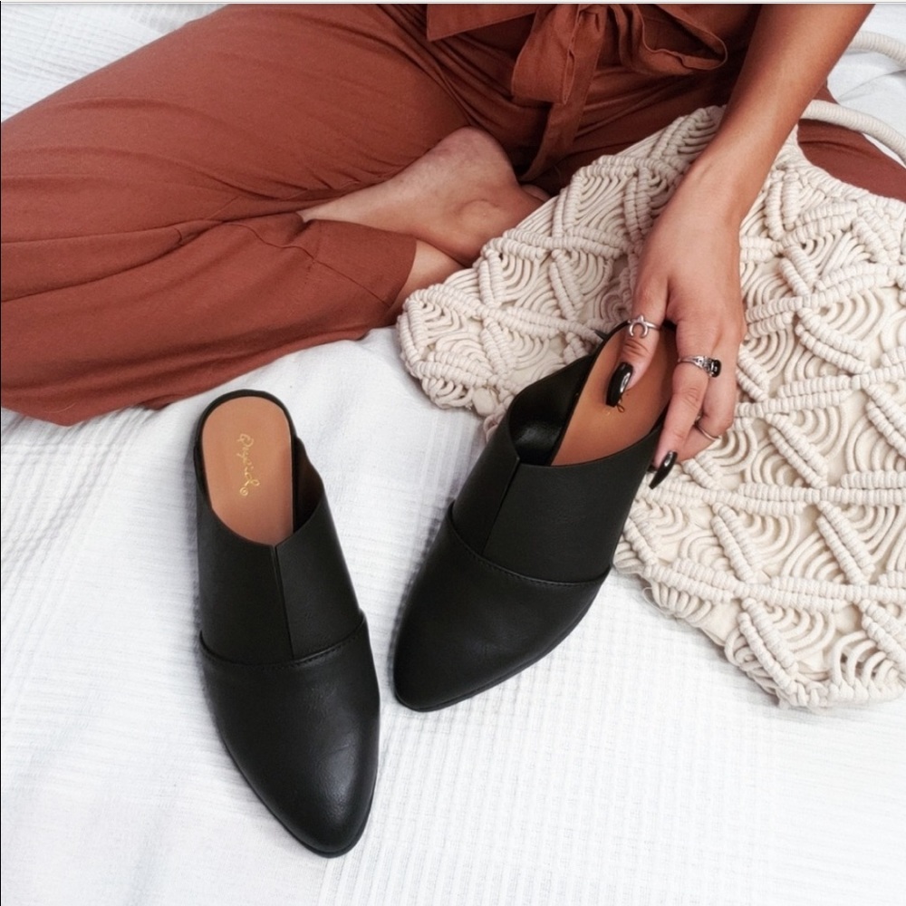 Black Mule Flat